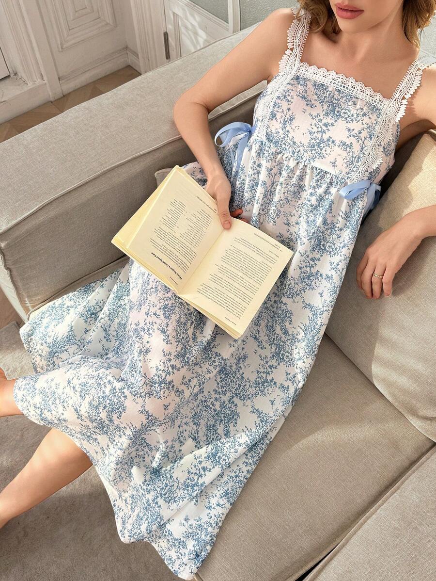 SHEIN CottageSlumber فستان نوم بلون أزرق وأبيض بطبعة زهور وفيونكة