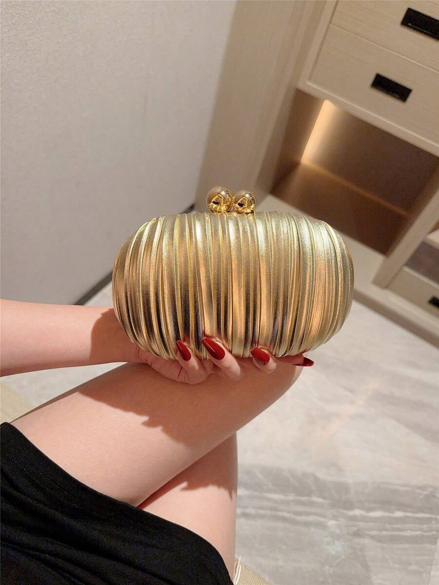 SHEIN حقيبة صغيرة بيضاوية لامعة بسلسلة معدنية