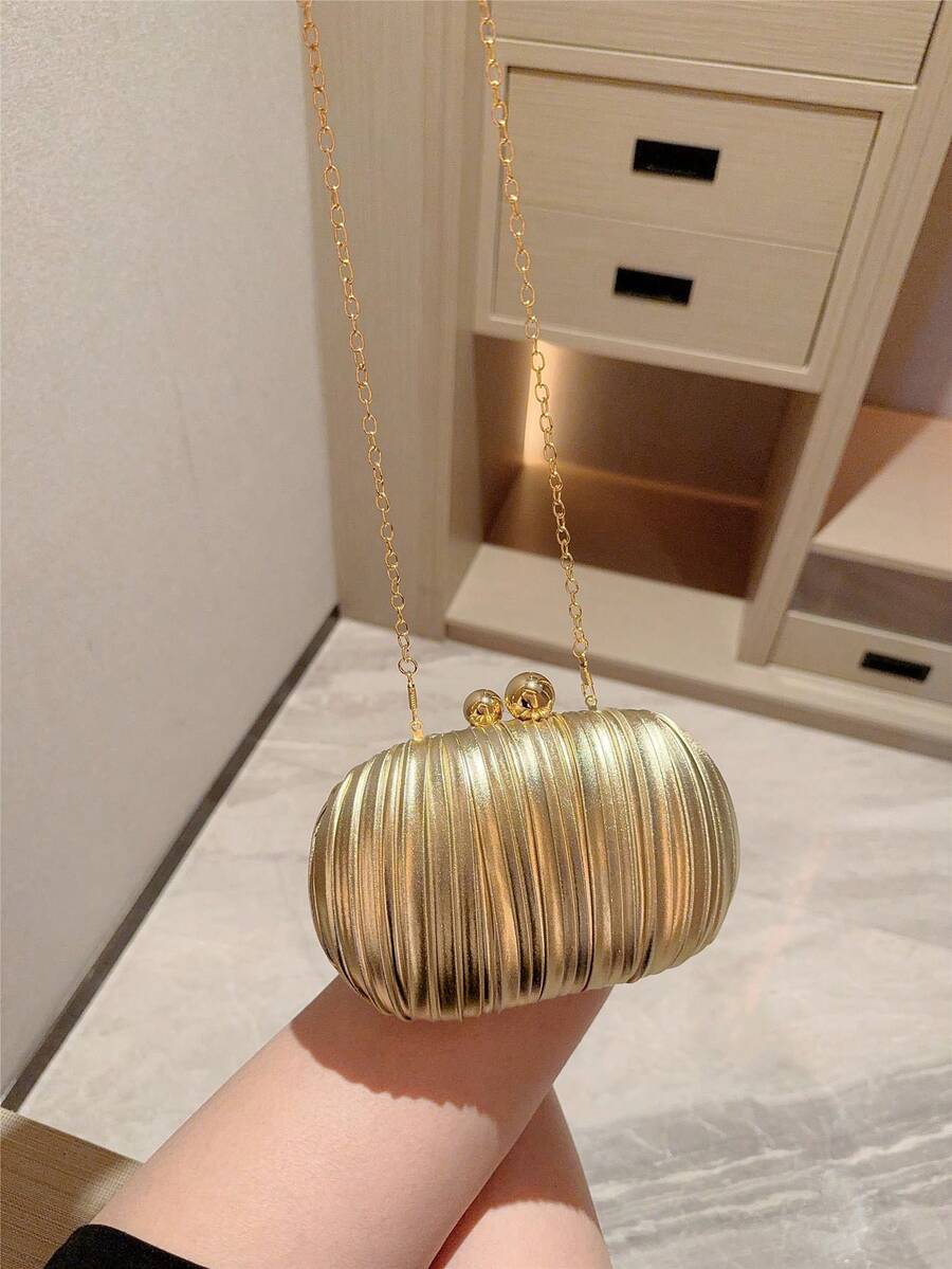 SHEIN حقيبة صغيرة بيضاوية لامعة بسلسلة معدنية