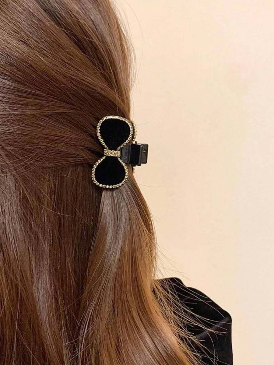 SHEIN مجموعة 2 مشابك شعر سوداء بشكل فراشة مزينة بالراين