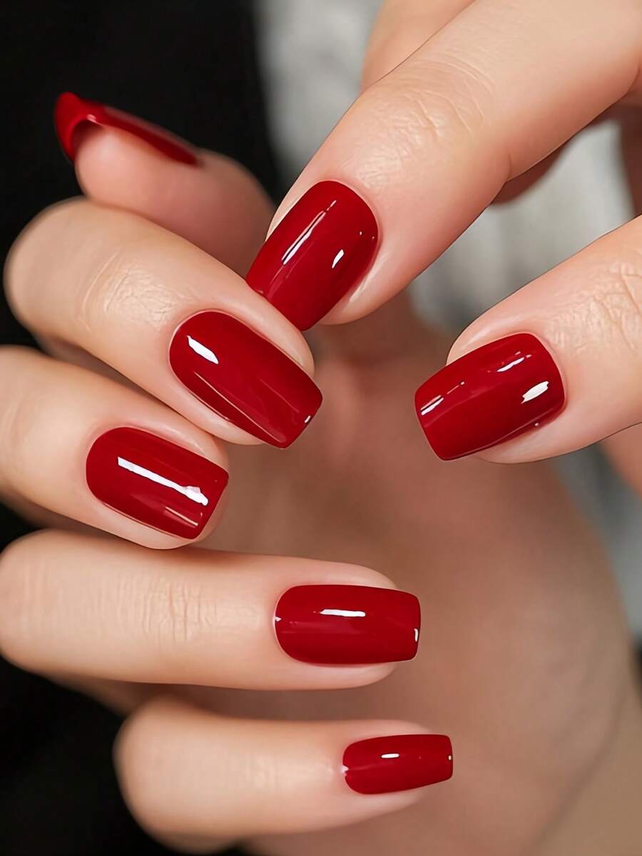 SHEIN شرائط أظافر جيلية 24 قطعة مربعة متوسطة باللون الأحمر الداكن