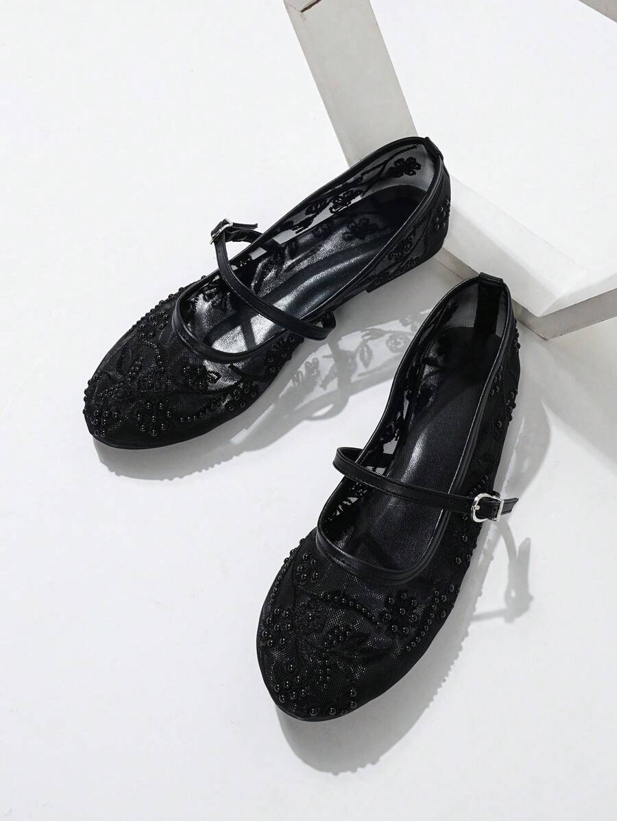 SHEIN أحذية بالية بتصميم شبكي، مطرزة بزهور وخرز للتزيين