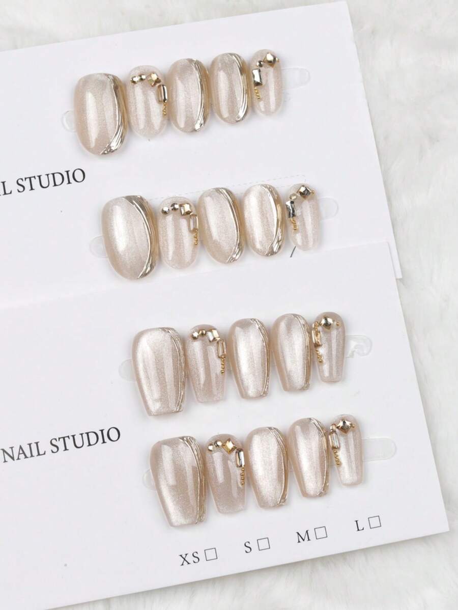 SHEIN أظافر 10 قطع بشكل لوز باللون الذهبي والفضي مصنوعة يدويًا