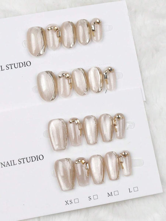 SHEIN أظافر 10 قطع بشكل لوز باللون الذهبي والفضي مصنوعة يدويًا