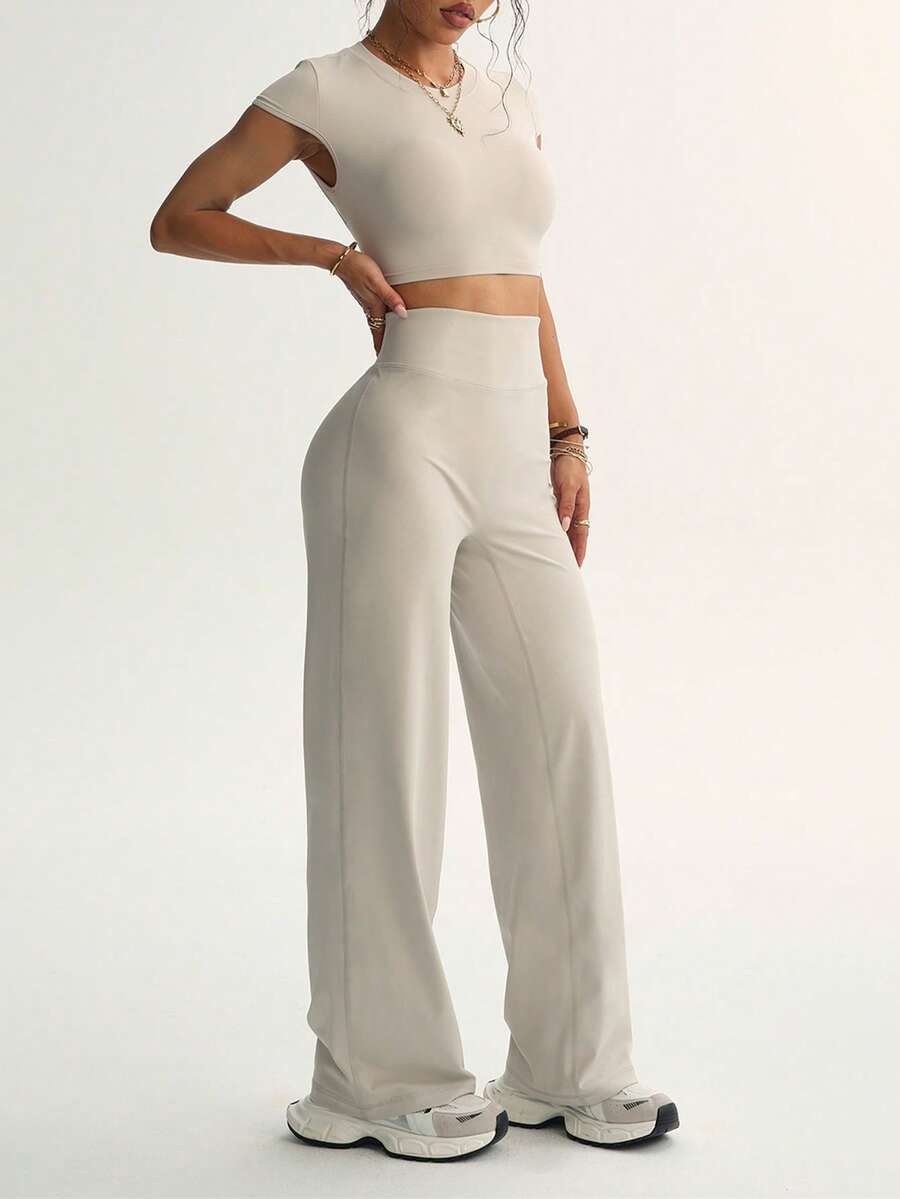 SHEIN طقم رياضي ملابس علوية قصيرة الأكمام وسروال ضيق