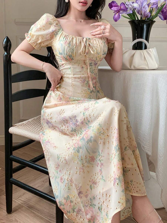 SHEIN DAZY فستان شيفون بأكمام منتفخة مزخرف بزهور صغيرة