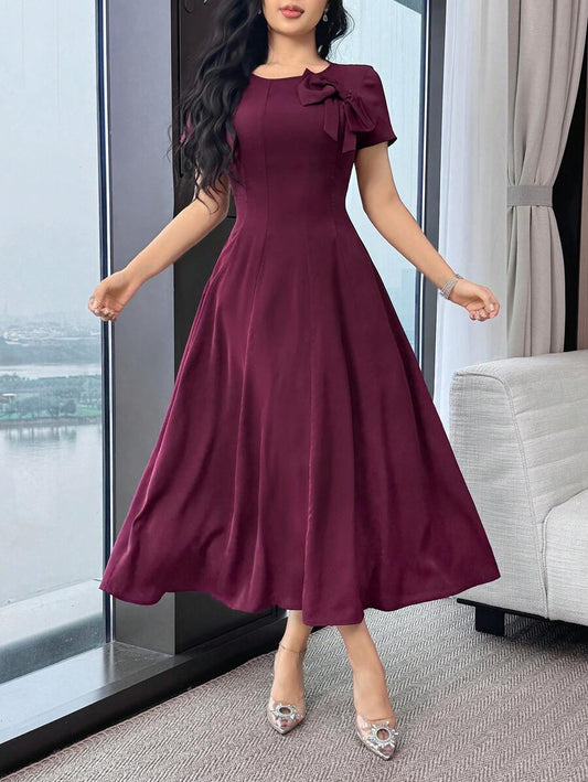 SHEIN Feyla فستان متوسط الطول بياقة دائرية وأكمام قصيرة مزين بفيونكة