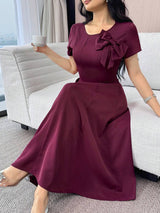 SHEIN Feyla فستان متوسط الطول بياقة دائرية وأكمام قصيرة مزين بفيونكة