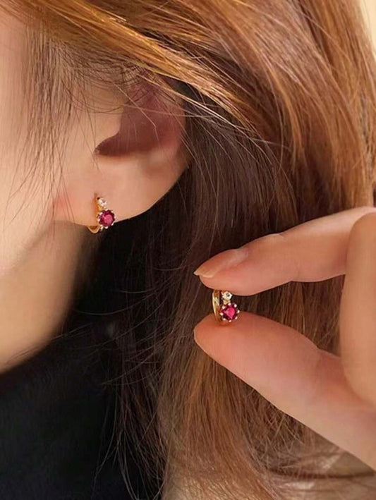 SHEIN  زوج أقراط حلقية ناعمة مرصعة زركونيا