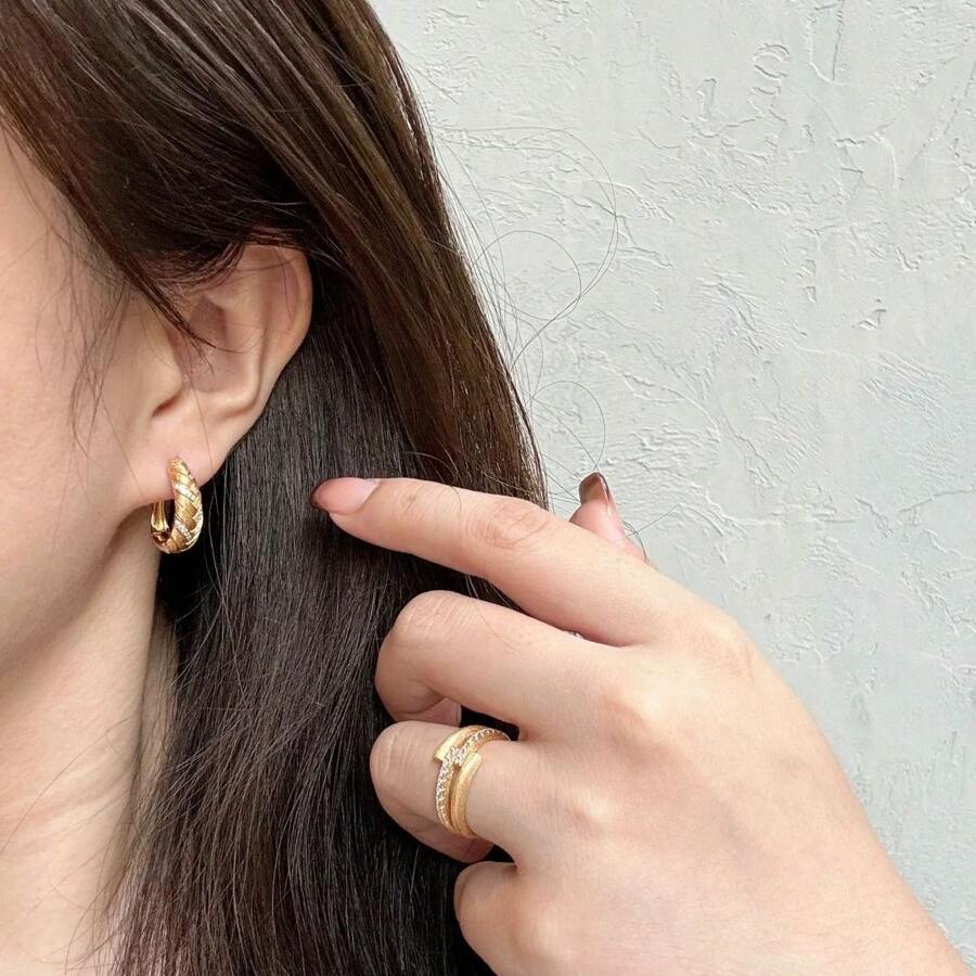 SHEIN زوج أقراط مطلية ذهب عيار 18 قيراط بطراز فرنسي فينتاج