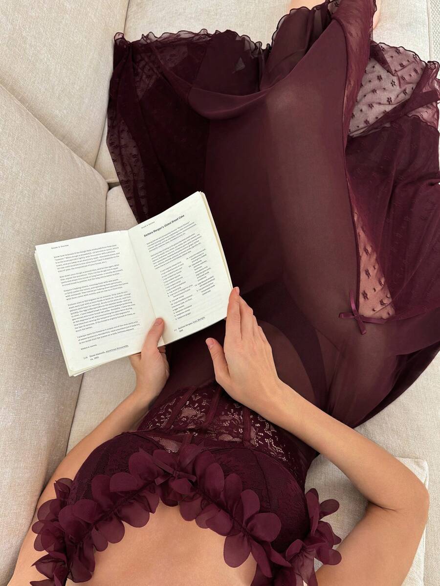 SHEIN فستان نوم طويل من الدانتيل وشبك زهري بحمالات رفيعة