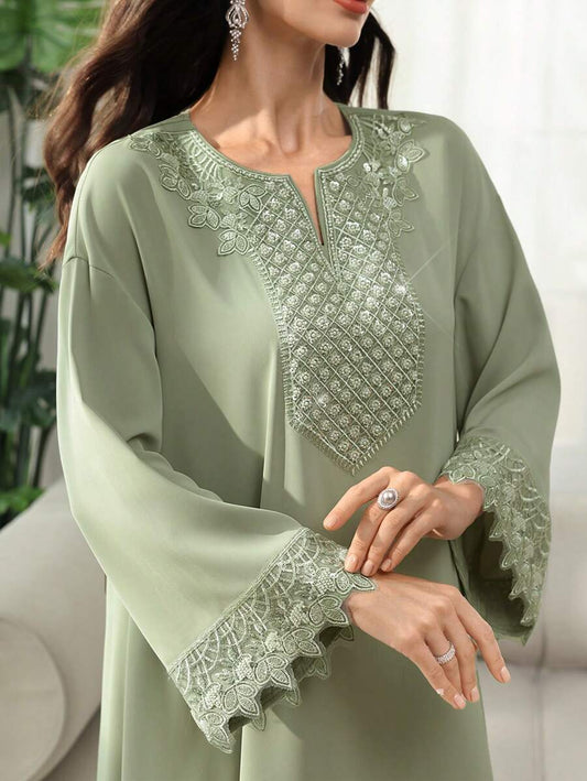 SHEIN Najma فستان عربي أخضر مزين بالترتر والزهور