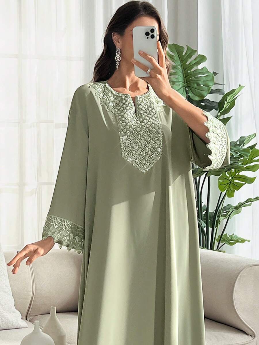 SHEIN Najma فستان عربي أخضر مزين بالترتر والزهور