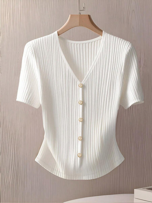 SHEIN GlowEve تي شيرت أبيض بأكمام قصيرة بتصميم بسيط وأزرار