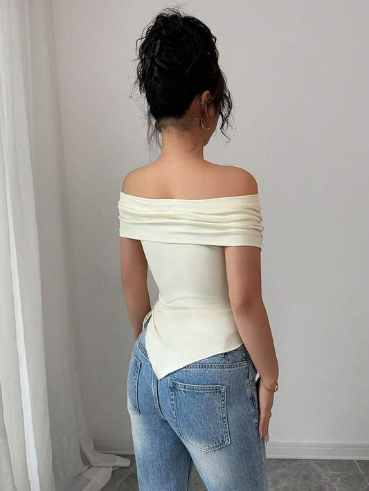 SHEIN Rafferiza تي شيرت بأكمام قصيرة وتصميم كتف متوسط