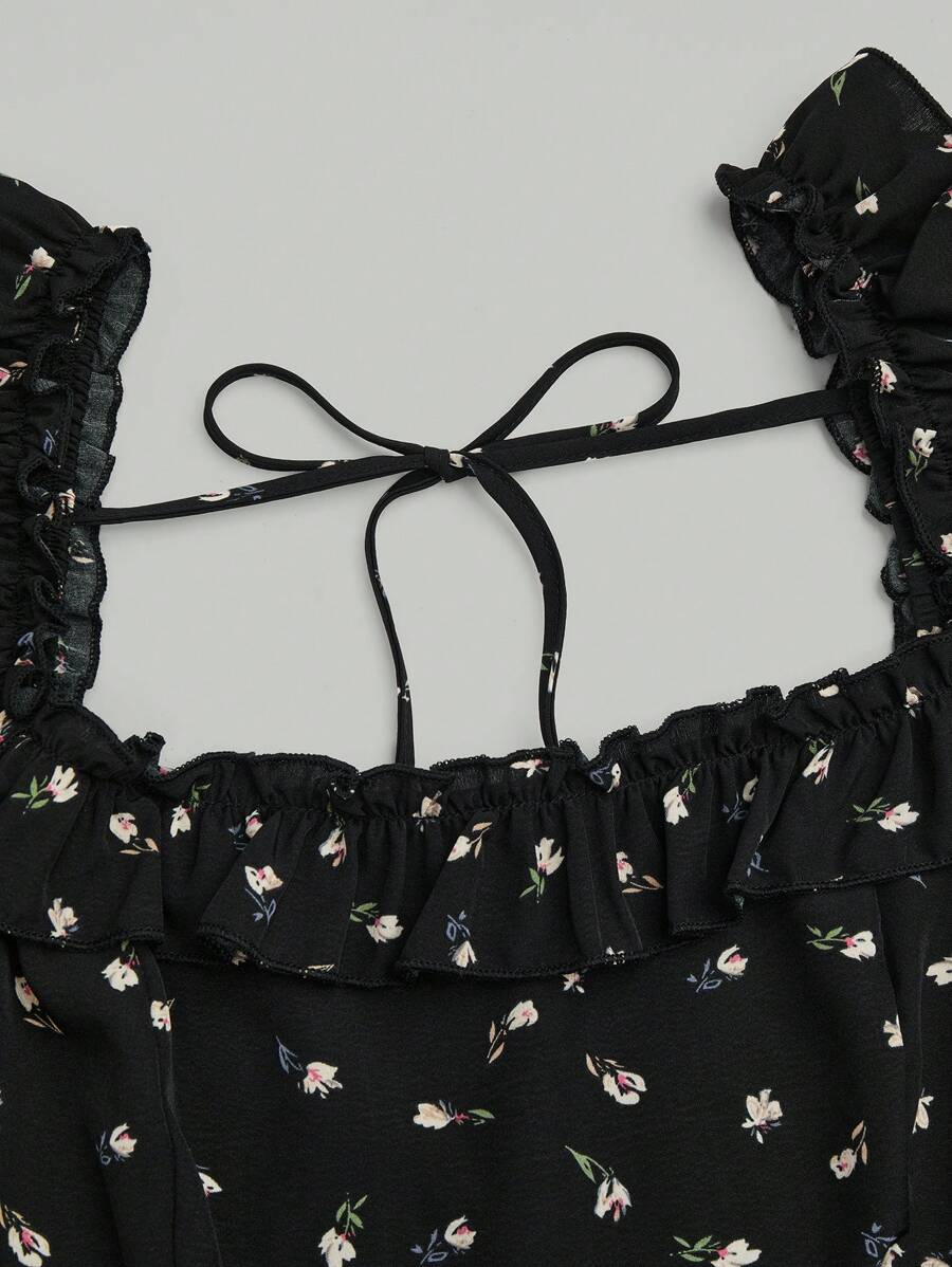 SHEIN Sweetra فستان أسود قصير للمقاسات الكبيرة بطبعة زهور وأكمام فوانيس
