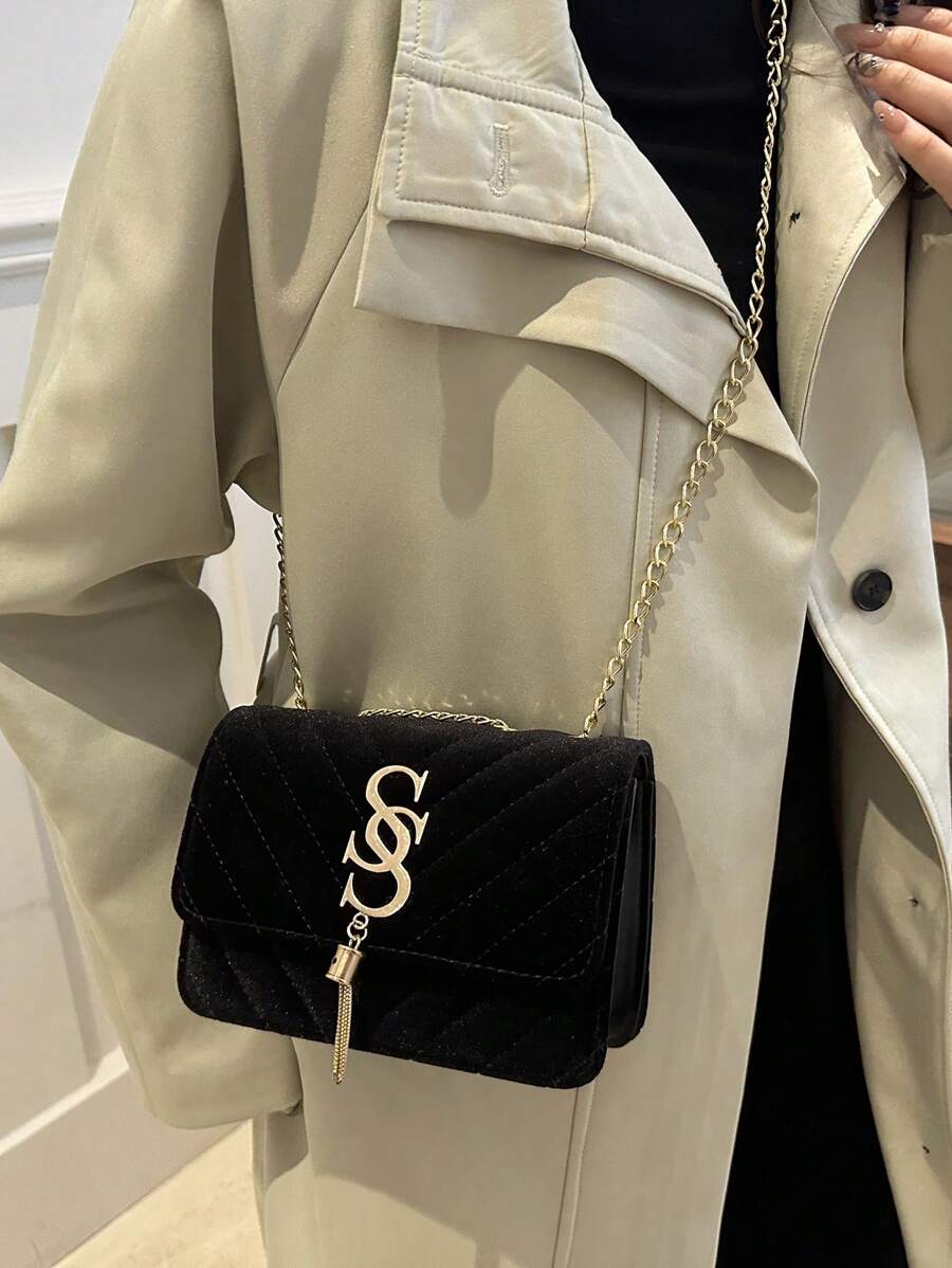 SHEIN حقيبة كتف كروس مبطنة من جلد البولي يوريثان أحادية بلون أسود
