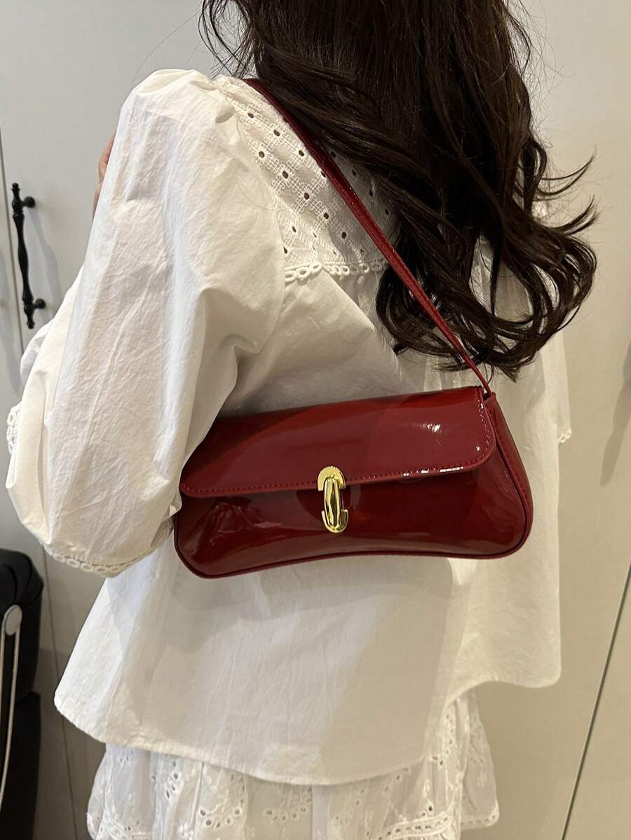 SHEIN حقيبة كتف حمراء بغطاء جلد زائف
