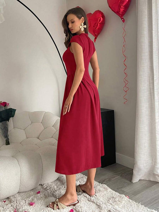 SHEIN Siren Gaze فستان عنابي بخصر مكشكش أنيق