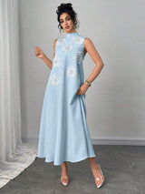 SHEIN Modelyn فستان طويل بتصميم زهور ثلاثي الأبعاد باللون الأزرق الفاتح