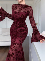 SHEIN DAZY فستان عنابي طويل بأكمام جرس بطبعة زهرية