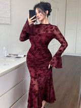 SHEIN DAZY فستان عنابي طويل بأكمام جرس بطبعة زهرية
