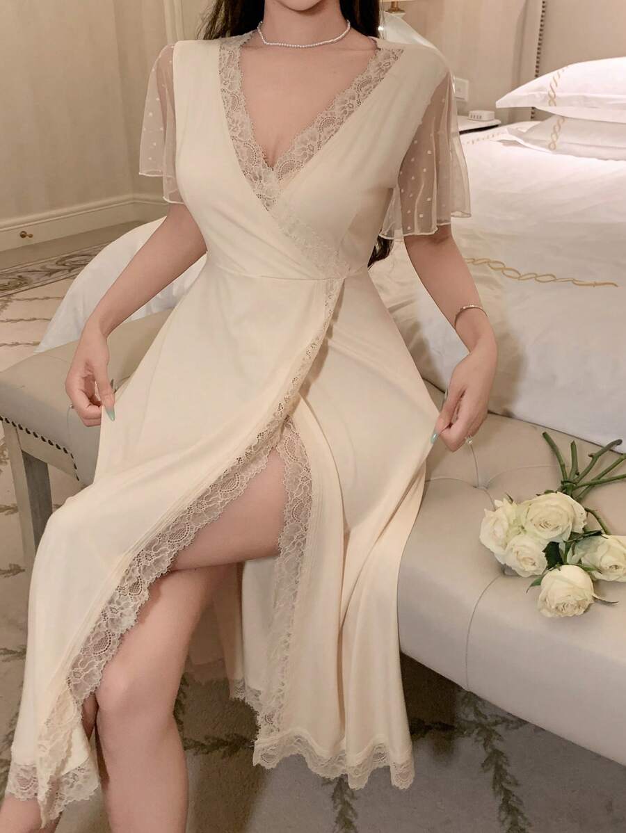 SHEIN DAZY فستان منزلي من الشبك المنقط بتفاصيل محبوكة