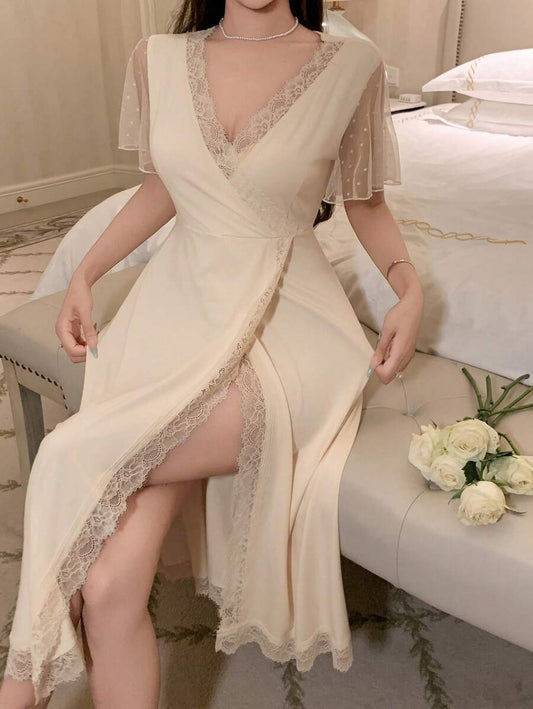 SHEIN DAZY فستان منزلي من الشبك المنقط بتفاصيل محبوكة