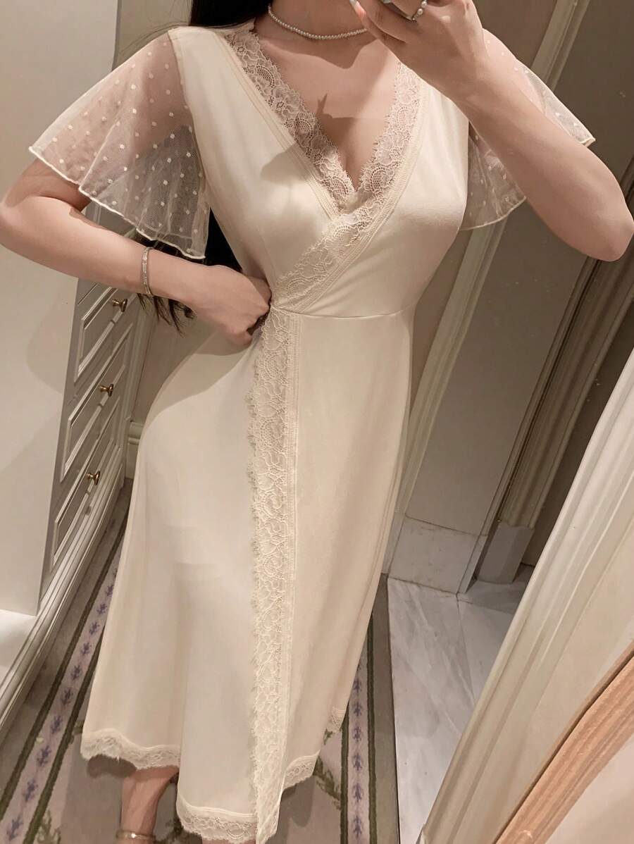 SHEIN DAZY فستان منزلي من الشبك المنقط بتفاصيل محبوكة