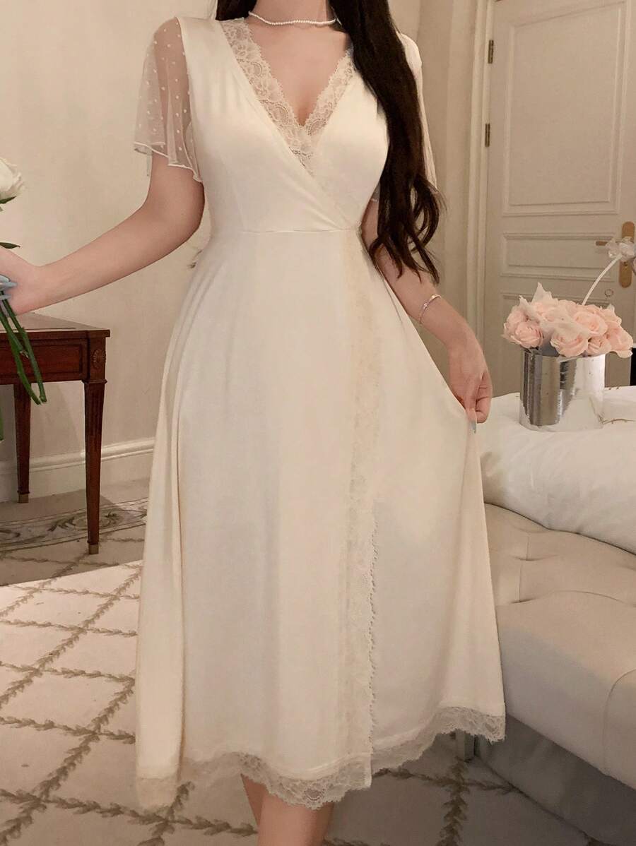 SHEIN DAZY فستان منزلي من الشبك المنقط بتفاصيل محبوكة