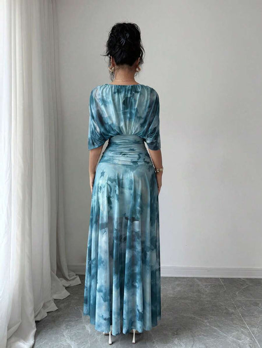 SHEIN Elenzga فستان أزرق طويل بطبعة عتيقة