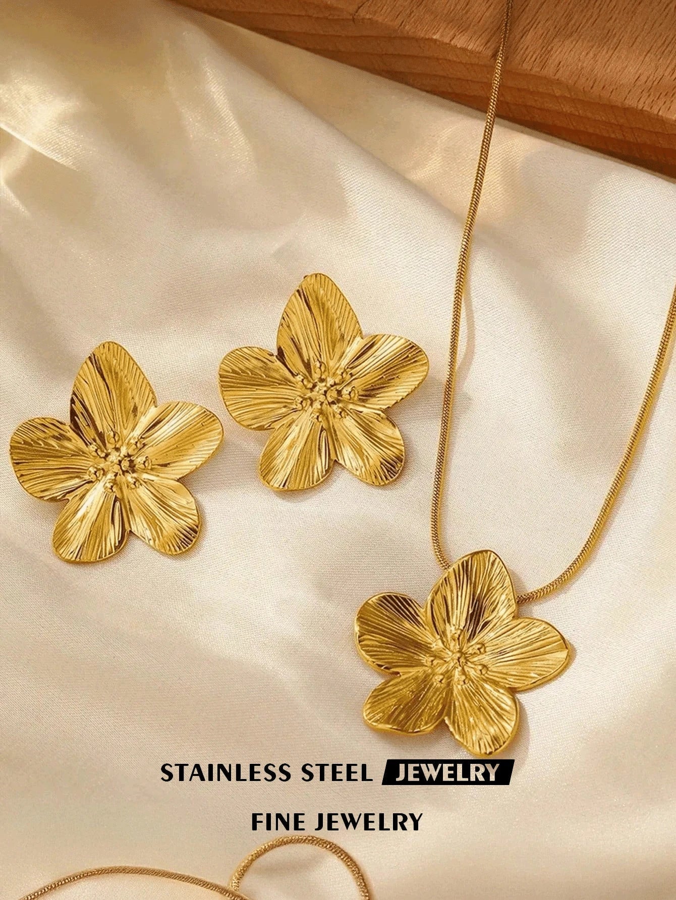 SHEIN مجوهرات بتصميم زهرة فولاذ ذهبي خماسية البتلات
