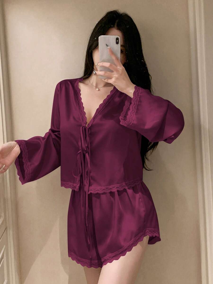 SHEIN DAZY طقم بيجامة من الساتان من توب وشورت بتصميم الدانتيل والفيونكة