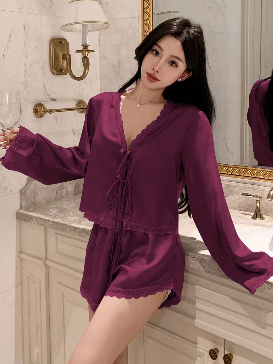 SHEIN DAZY طقم بيجامة من الساتان من توب وشورت بتصميم الدانتيل والفيونكة