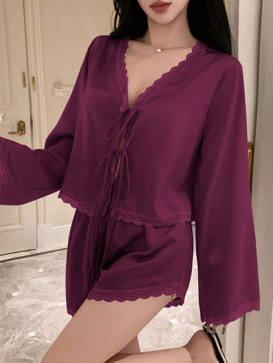 SHEIN DAZY طقم بيجامة من الساتان من توب وشورت بتصميم الدانتيل والفيونكة