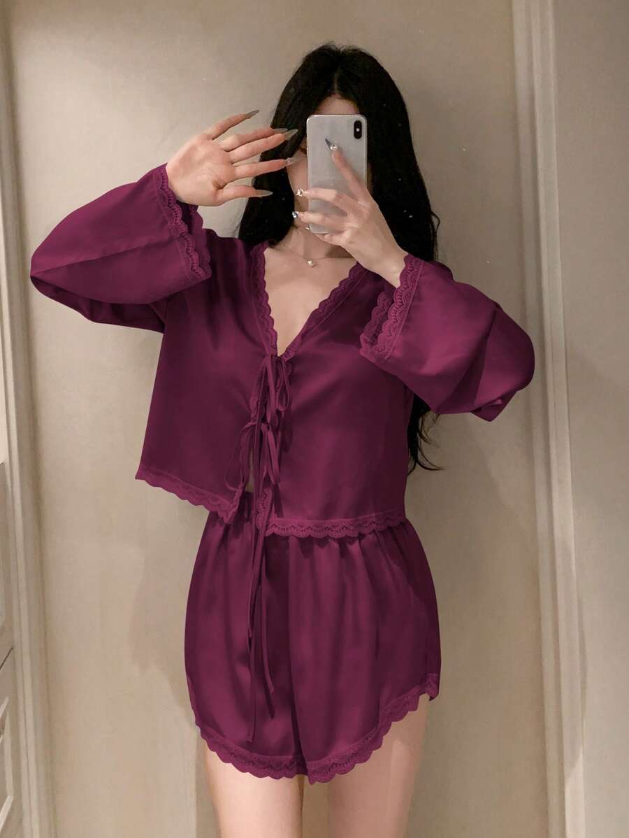 SHEIN DAZY طقم بيجامة من الساتان من توب وشورت بتصميم الدانتيل والفيونكة