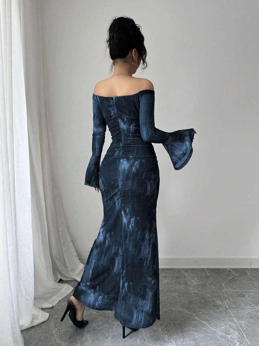 SHEIN Modelyn فستان مكشوف الأكتاف بطباعة شبكية وذيل حورية البحر