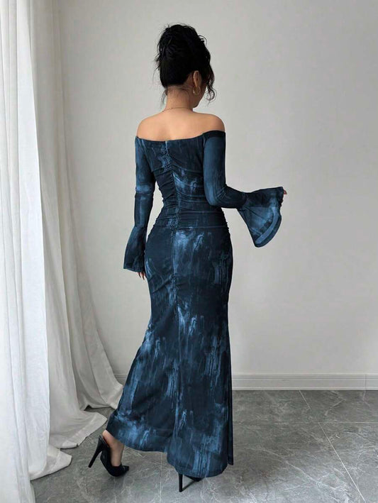 SHEIN Modelyn فستان مكشوف الأكتاف بطباعة شبكية وذيل حورية البحر