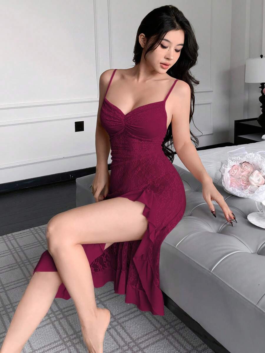SHEIN قميص نوم بتفاصيل دانتيل وكشكشة جانبية بلون عنابي