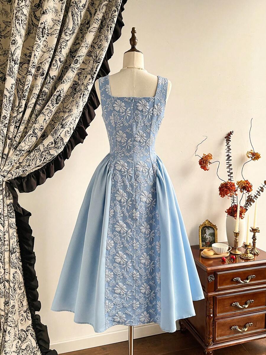 SHEIN Vintamour فستان تانك بلون أزرق فاتح بنقشة زهور وجاكار