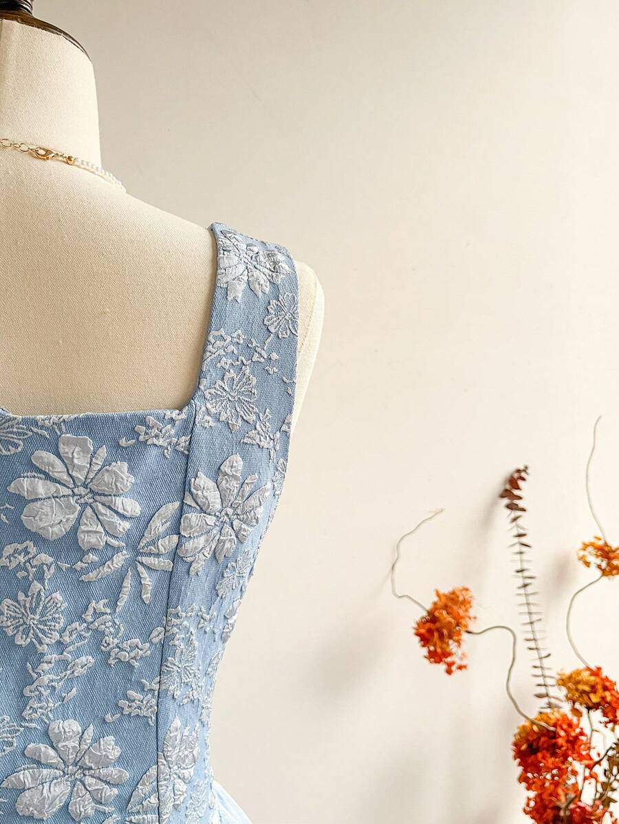 SHEIN Vintamour فستان تانك بلون أزرق فاتح بنقشة زهور وجاكار