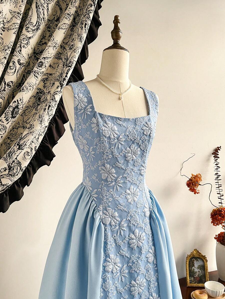 SHEIN Vintamour فستان تانك بلون أزرق فاتح بنقشة زهور وجاكار