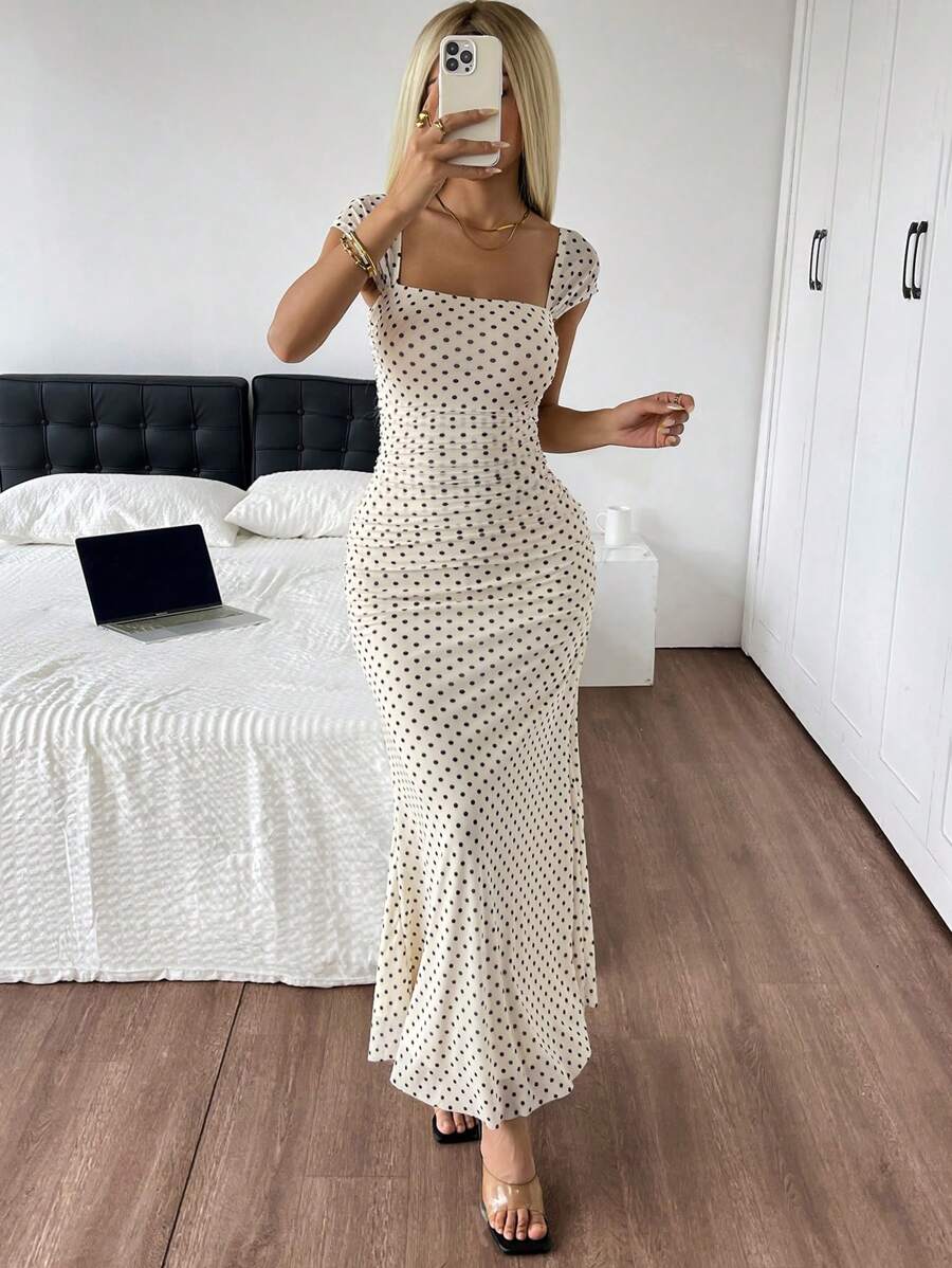 SHEIN EZwear فستان شبكي بطبعة نقاط البولكا بقصة ذيل سمكة بلون مشمشي