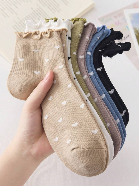 SHEIN  جوارب كاحل نسائية 4 ازواج بنمط قلب أبيض وأسود