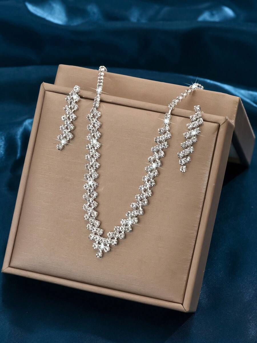 SHEIN طقم مجوهرات مرصعة بزركونيا مكعبة قلادة وزوج أقراط