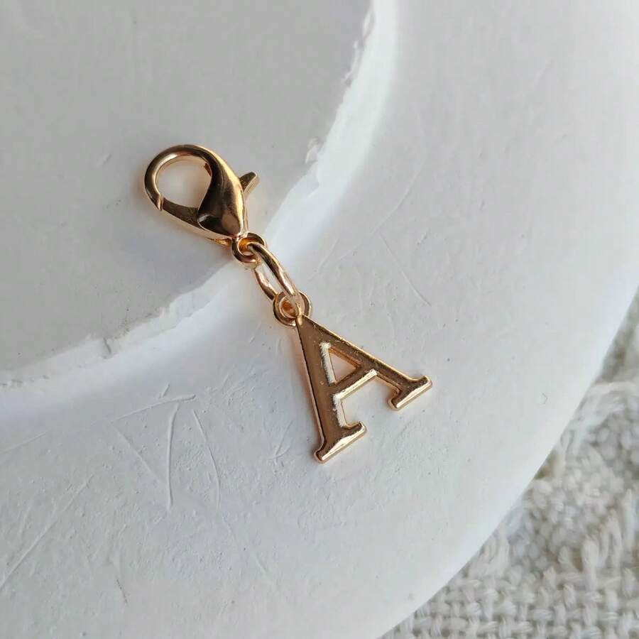 SHEIN سلسلة مفاتيح نحاسية ذهبية بحرف (B) للديكور والإكسسوارات