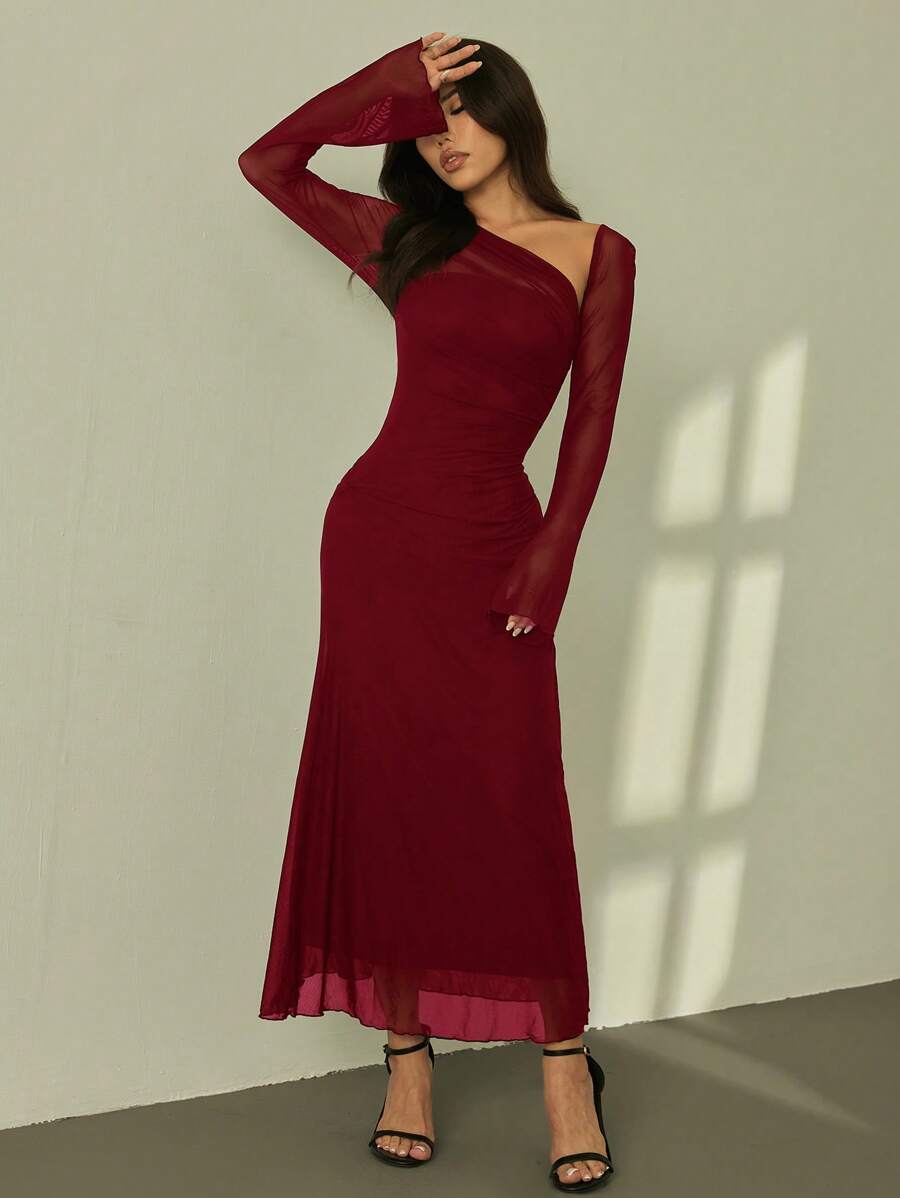 SHEIN PETITE فستان سادة برقبة غير متماثلة بلون عنابي