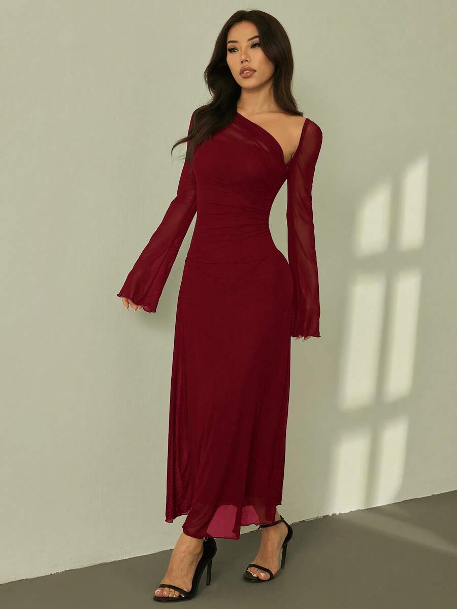 SHEIN PETITE فستان سادة برقبة غير متماثلة بلون عنابي