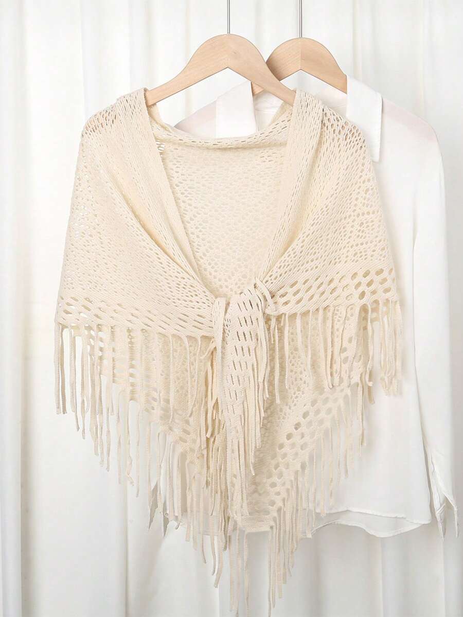 SHEIN وشاح مثلث محبوك نسائي بلون بيج مع حواف شرابات