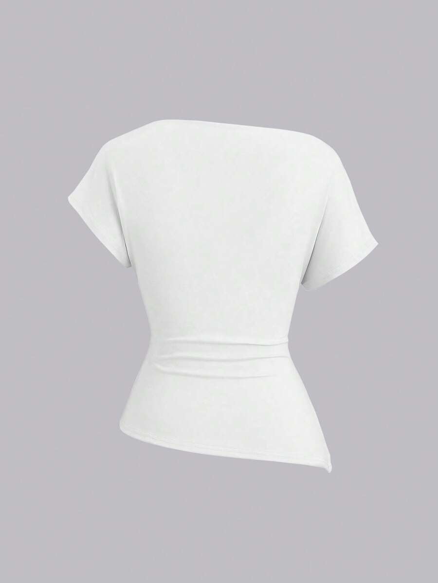 SHEIN Sweetra تي شيرت أبيض غير متماثل بأكمام قصيرة
